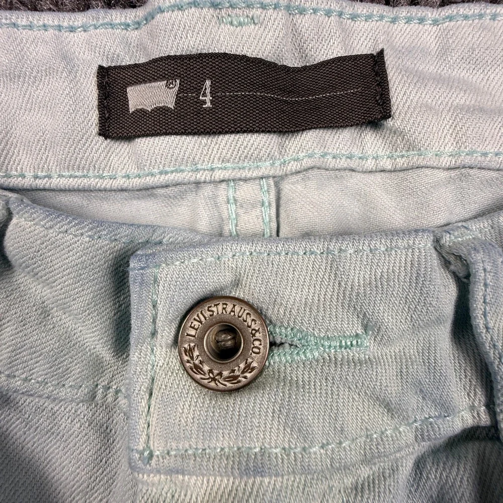 Levis Womens Size 4 W27 Light Wash Cut Off Denim Shorts Frayed Hem